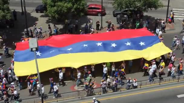 ベネズエラの自由のための抗議 共産主義に反して 社会主義に対して 2014年3月 ベネズエラのカラカスで自由に抗議する学生と人々 — ストック動画