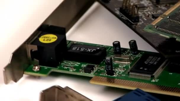 Gros plan des cartes électroniques tournantes 