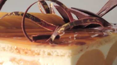 Şeftali kek gurme dönen yakın çekim 