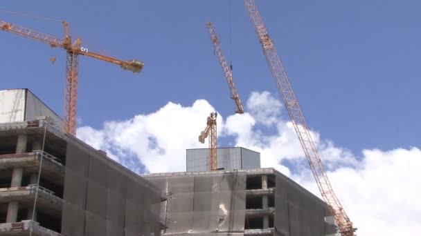 超高層ビルの建設クレーン設置 — ストック動画