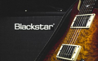 Blackstar gitar amplifikatör (ht-5r) ve bir güzel Prs özel 22 gitar resmini.