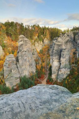 Çek Cumhuriyeti Prachovsk kayalarda sonbahar sırasında