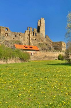 Çek Cumhuriyeti'nde eski Okor kalesi kalıntıları