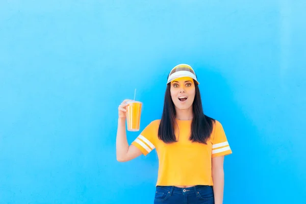 Summer Girl Holding Lemonade Fresh Juice Wearing Yellow — Stok Foto