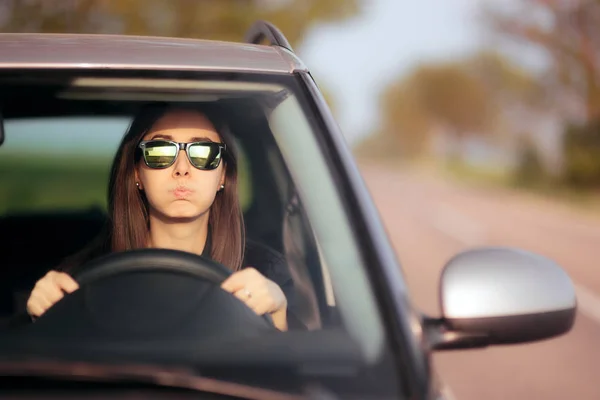 Motorista Feminina Estressada Uma Viagem Férias Verão — Fotografia de Stock