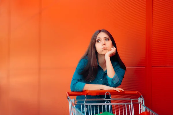 Unzufriedene Kundin Hat Kein Geld Mehr Zum Ausgeben — Stockfoto