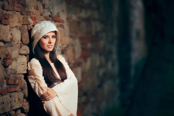 Donna Medievale Costume Storico Vestito Con Corsetto Cofano — Foto Stock