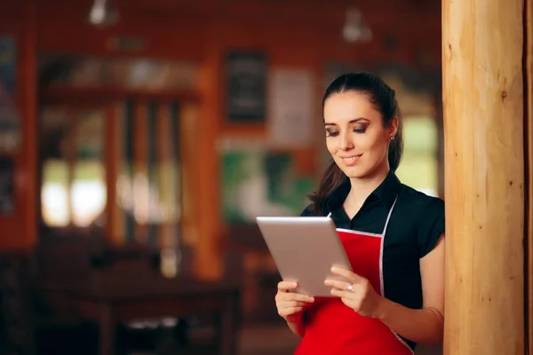 Restaurant Waitress Tablet Managing Orders — Stock Photo, Image
