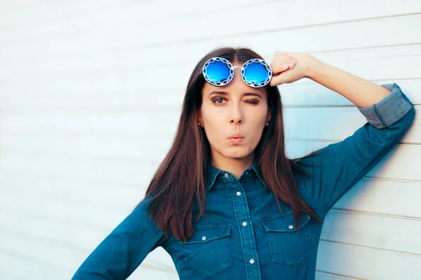 Stylish Autumn Girl Denim Outfit Wearing Blue Matching Sunglasses — Stok Foto