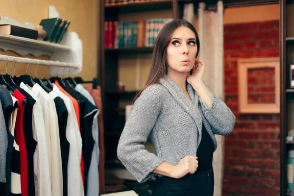 Beautiful Elegant Woman Checking Out Sweaters Shop — Stock Photo, Image