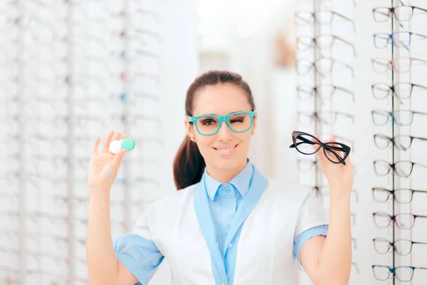 Eye Doctor Comparing Contacts Eyeglasses Vision Correction — Stock Photo, Image