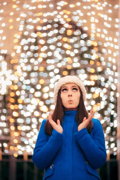 冬楽しむクリスマス ライト 装飾アウトドア — ストック写真