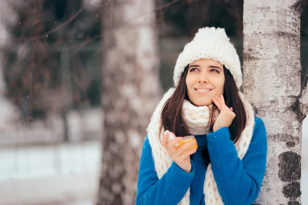 Happy Woman Aplicando Crema Hidratante Piel Aire Libre Invierno —  Fotos de Stock