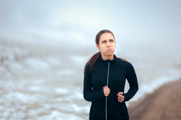 Trött Vinter Löpare Jogging Utsidan Kallt Väder — Stockfoto