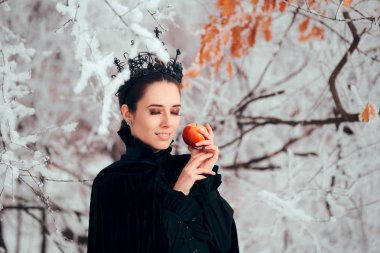 Evil Queen kış harikalar diyarında zehirli elma ile