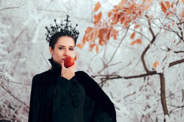 Evil Queen kış harikalar diyarında zehirli elma ile