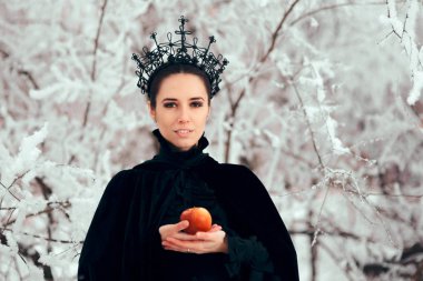 Evil Queen kış harikalar diyarında zehirli elma ile