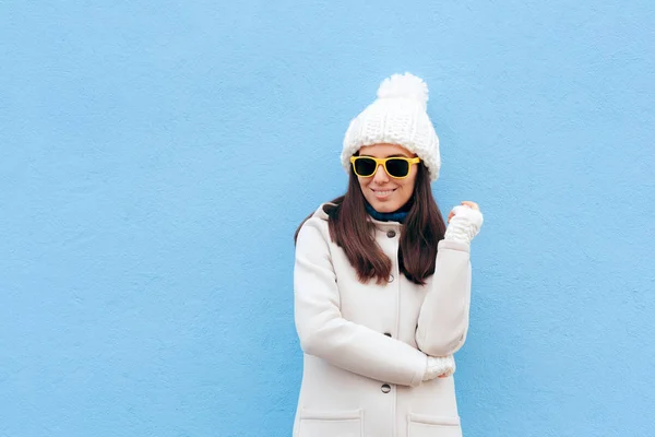 Cool Casual Mode Winter Meisje Dragen Van Een Zonnebril — Stockfoto