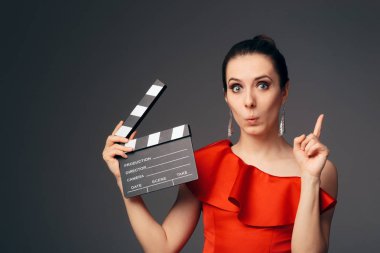 Kırmızı elbise Holding sinema fıçı tahtası zarif kadın oyuncu