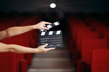 Sinema tiyatro yönetmeni film Clapper Holding eller