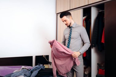 Adam ambalaj bavul tatil ya da iş gezisi