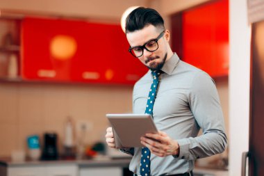 Haber okurken çok ciddiyim işadamı