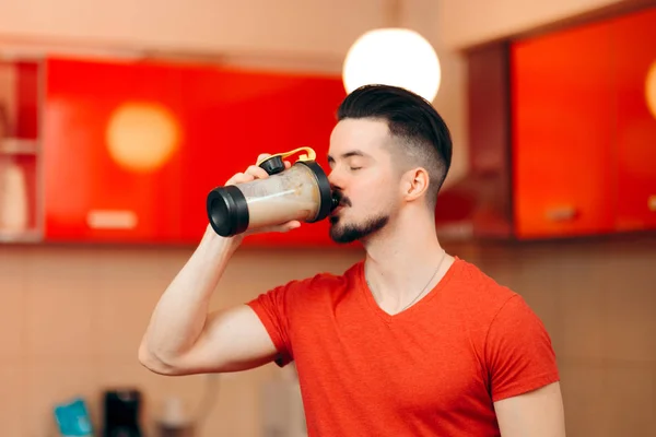 Man Healthy Protein Energy Booster Shake Kitchen — Stok Foto