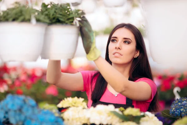 Vrouwelijke Ondernemer Bloem Broeikasgassen Werknemer — Stockfoto