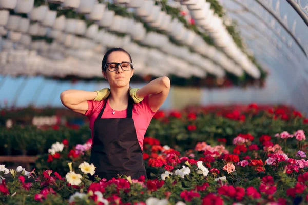 Vrouw Die Lijden Verwondingen Tijdens Het Werken Floral Kas — Stockfoto