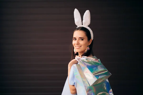 Mujer Con Orejas Conejo Pascua Sosteniendo Bolsas Compras —  Fotos de Stock