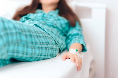 El ile IV tıbbi tedavi gören damla