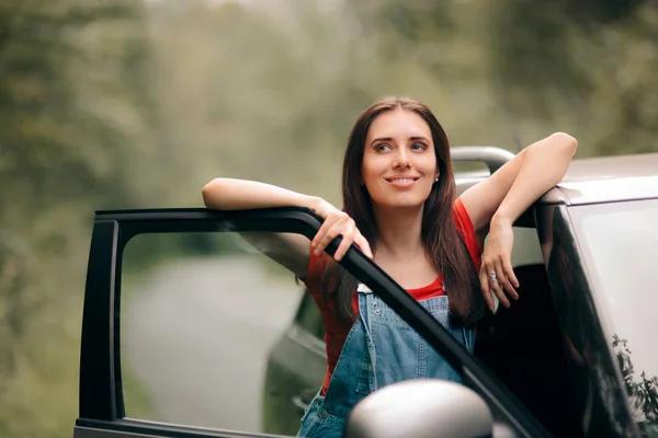 Happy Woman Podróż Samochodem Wakacje — Zdjęcie stockowe