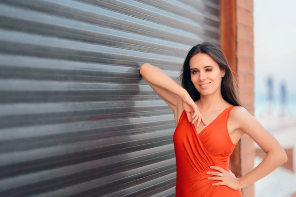 Turista Mujer Usando Naranja Rojo Traje Baño —  Fotos de Stock