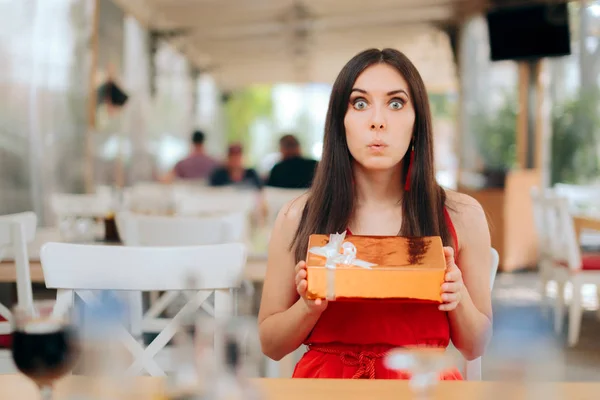Funny Woman Holding Birthday Gift Restaurant — Stok Foto
