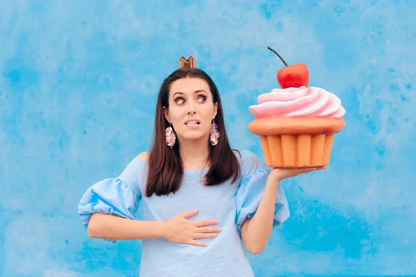 Mulher Aniversário Comendo Cupcake Sentindo Doente — Fotografia de Stock