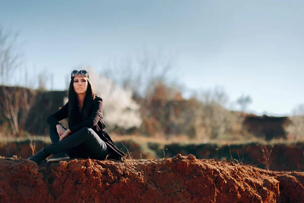 Mujer Steampunk Paisaje Árid Post Apocalíptico — Foto de Stock