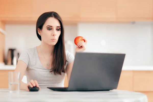 Woman Eating Apple While Working Laptop — Stock Photo, Image