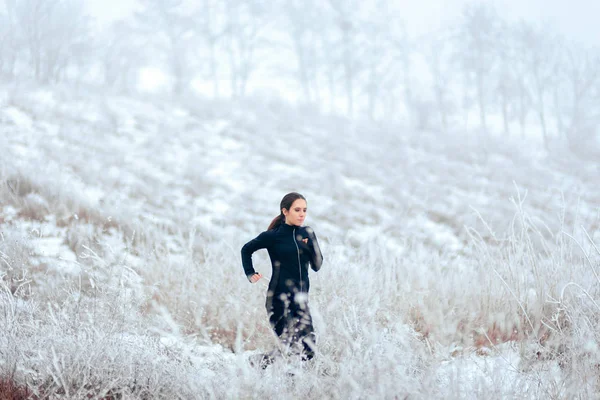 Sporty Woman Running Winter Weather — Stock Photo, Image