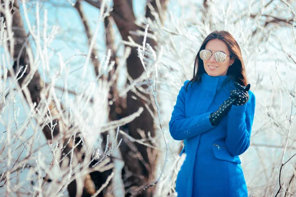 Trendy Winter Woman Mirror Sunglasses Fashion Portrait — Stock Photo, Image