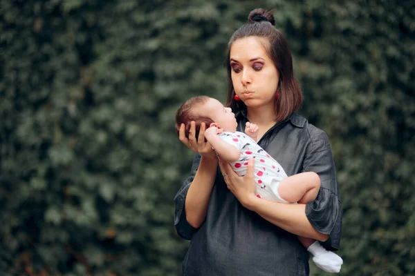 Stressed Mom Holding Newborn Baby Outdoors — Stock Photo, Image