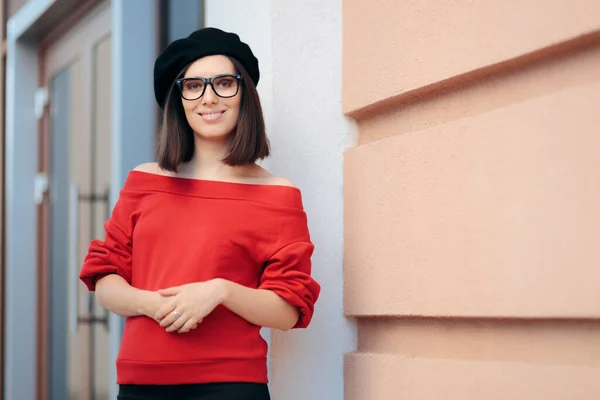 Fashion Girl Noszenie Okularów Francuski Beret — Zdjęcie stockowe
