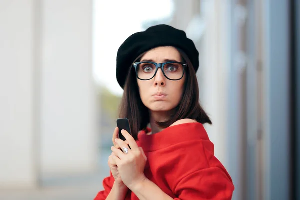 Surprised Fashion Woman Reading Text Message — Stock Photo, Image