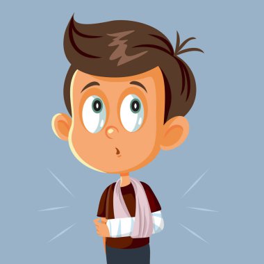 Alçıda Kırık Kollu Üzgün Çocuk