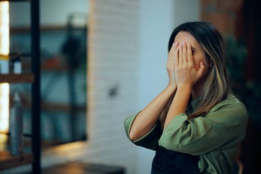 Üzücü Mutsuz Ağlama İş yerinde Öfkeli Hissetme