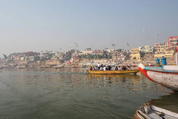 Båd Fuld Turister Ved Ganges River - Stock-foto