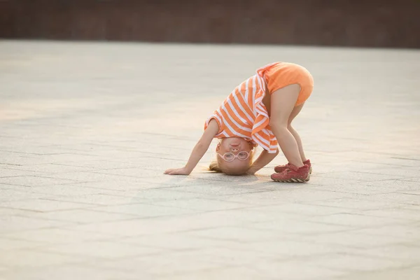 Ragazza Con Sindrome Brividi Divertenti — Foto Stock