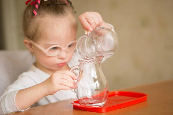 Girl Syndrome Gently Pours Water Jug Jug — Stock Photo, Image