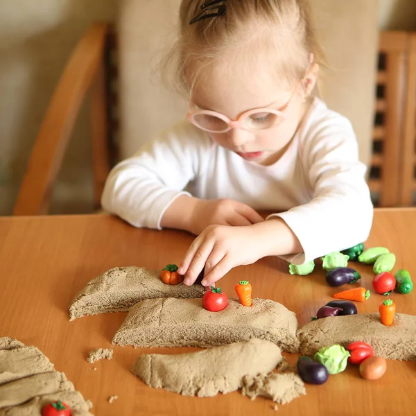 Girl Syndrome Involved Sorting Vegetables — Stock Photo, Image