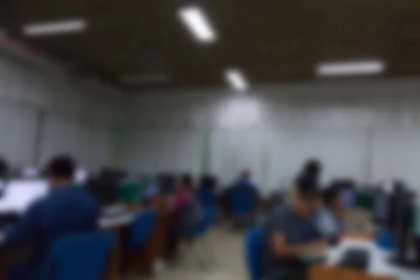 Φοιτητής Μαθαίνοντας Έρευνα Απευθείας Σύνδεση Υπολογιστή Δωμάτιο Στο Πανεπιστήμιο Θαμπάδα — Φωτογραφία Αρχείου