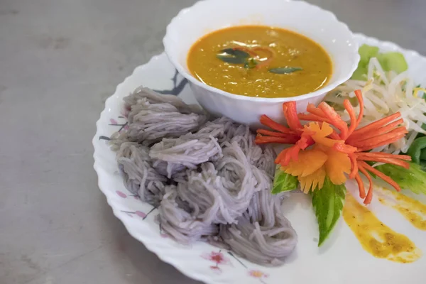 Thai Vermicelli Dengan Warna Alami Herbal Beras Sayuran Sup Kari — Stok Foto